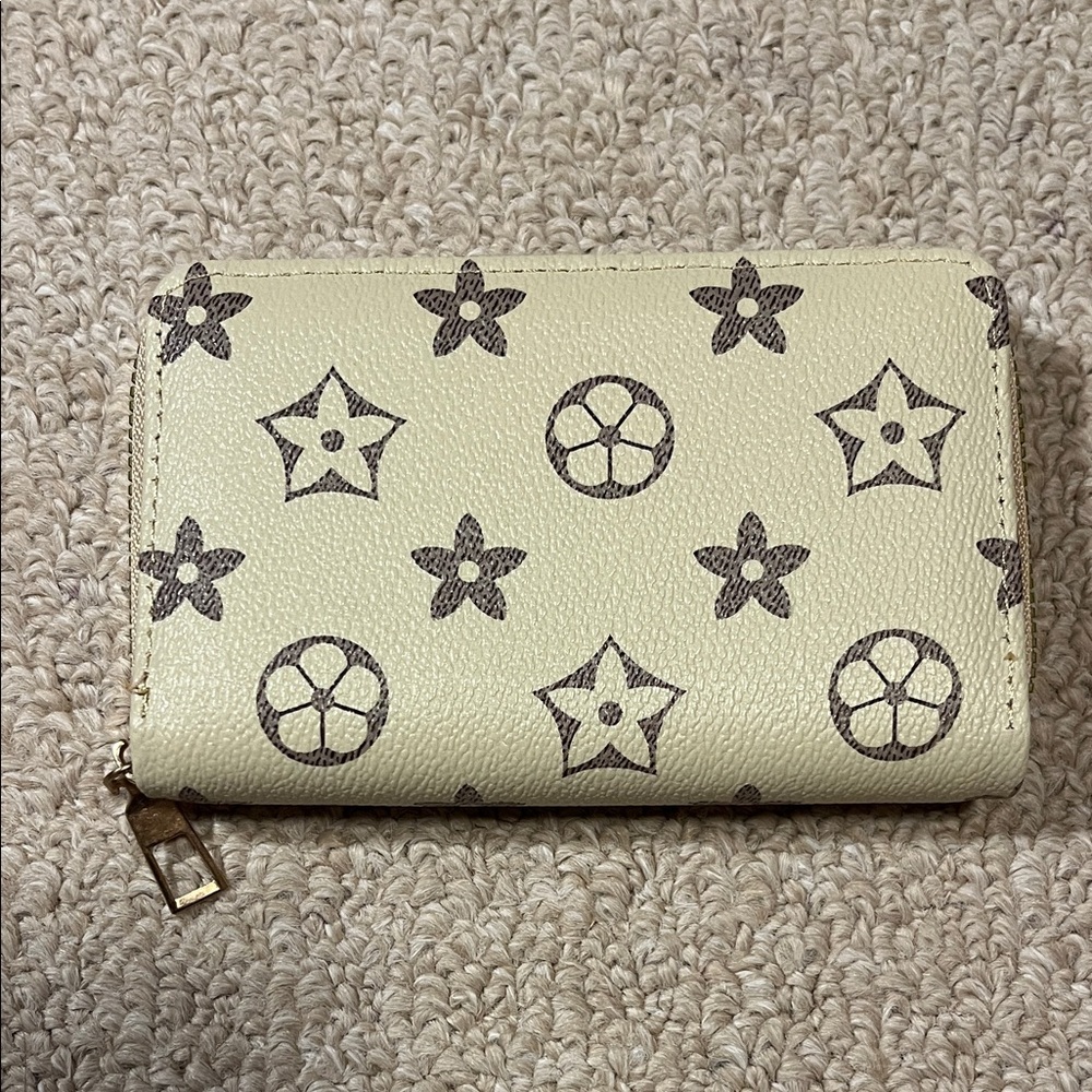 Chic Cream Patterned Wallet